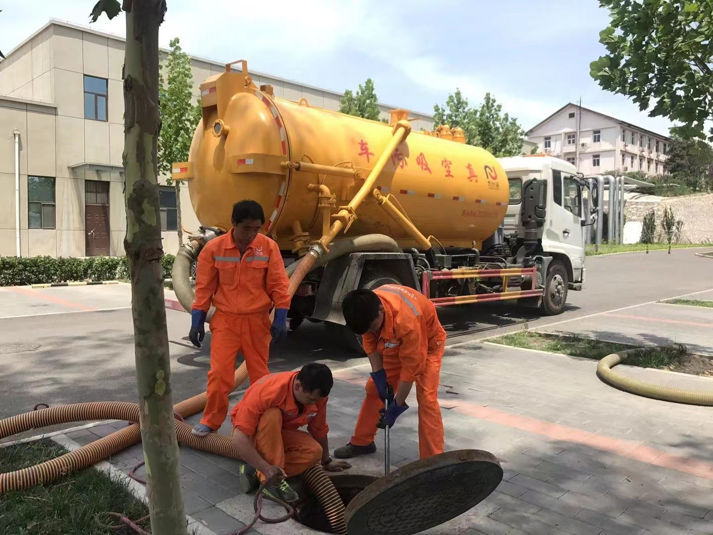 甘南化粪池清理与5-8吨吸粪车施工效率分析